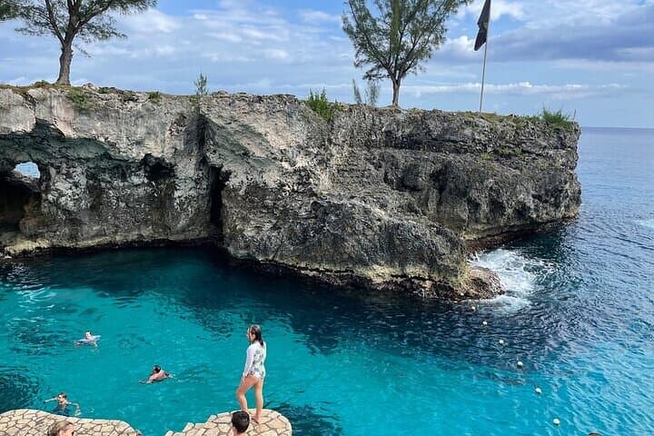 Embark on a Vibrant Jamaican Adventure: Seven Miles Beach & Rick’s Cafe photo 6