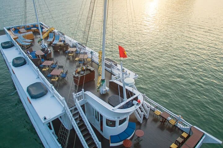 Paradise Elegance: 2-Day Luxury Cruise Through Halong & Lan Ha Bays photo 4