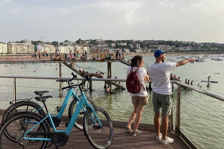 San Sebastian Private E-bike Tour: La Concha, Pintxos & Miramar photo 2