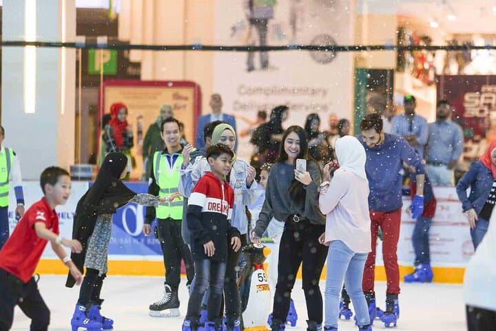 Dubai Ice Rink Entry Pass — Skate 90 Minutes at The Dubai Mall photo 5