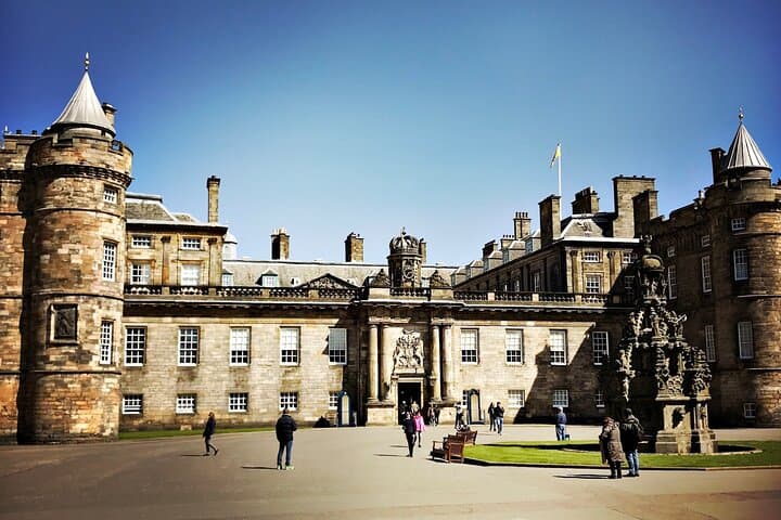 Private Full-Day Edinburgh Walking Tour: Castles & Cobblestones photo 3