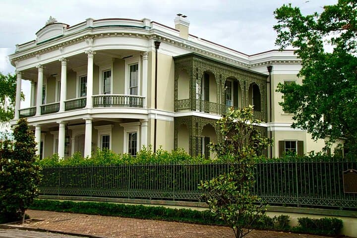 Garden District Walking Tour: Historic Mansions, Lafayette Cemetery & Local Secrets photo 2