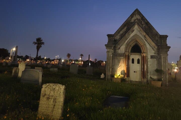 Spooky Galveston Secret Society Cemetery Tour: Historic Graves & Ghost Stories