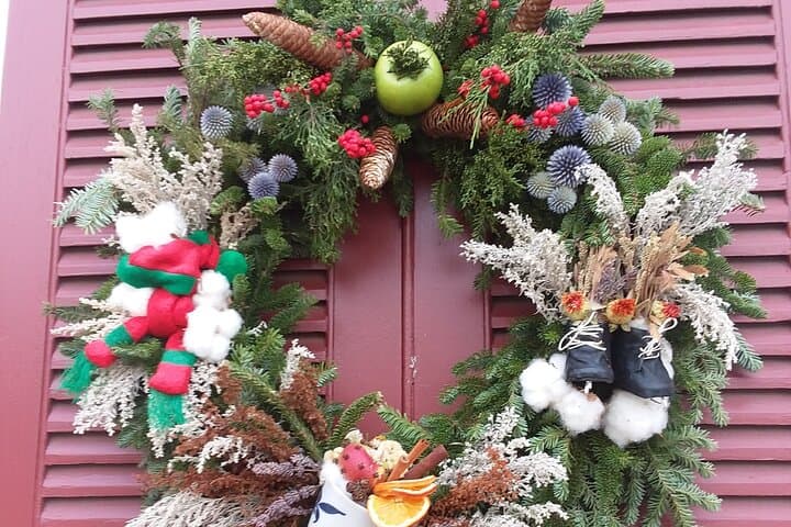 Christmastide in Colonial Williamsburg: A 1-Hour Historic Walking Tour