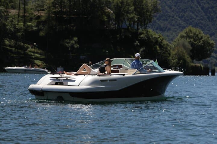 Private Lake Como 2-Hour Luxury Speedboat Tour with Prosecco