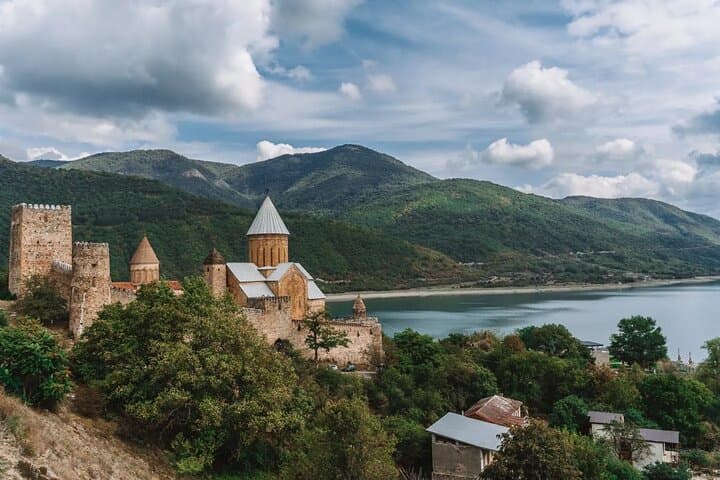 Kazbegi Day Drive: Tbilisi to Gergeti, Ananuri & Aragvi Views