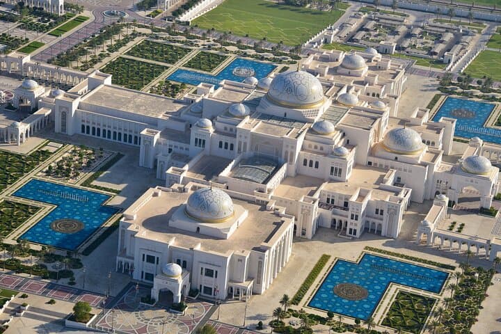 Abu Dhabi Helicopter Tour: 17-Minute Flight Over Corniche, Emirates Palace & Grand Mosque
