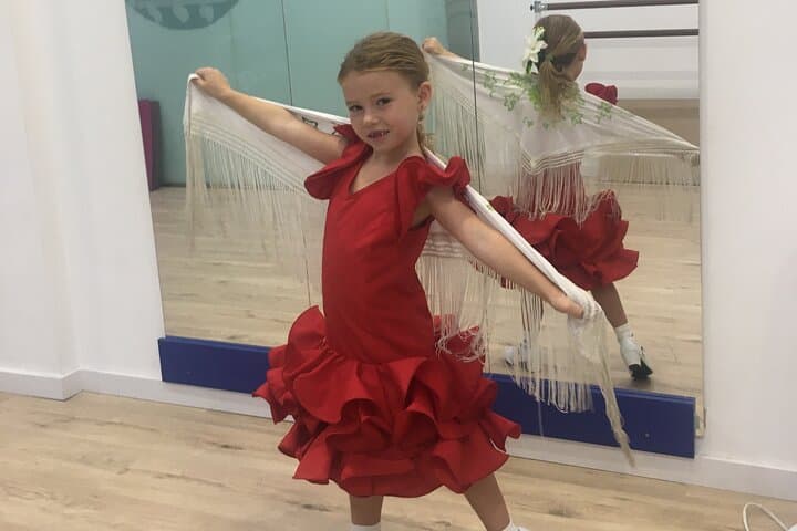 Family Flamenco Fiesta: 45-Minute Flamenco Dance Class for Kids in Málaga