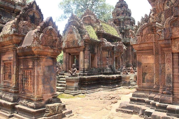 Private Banteay Srei & 4-Temples Guided Tour from Siem Reap photo 2
