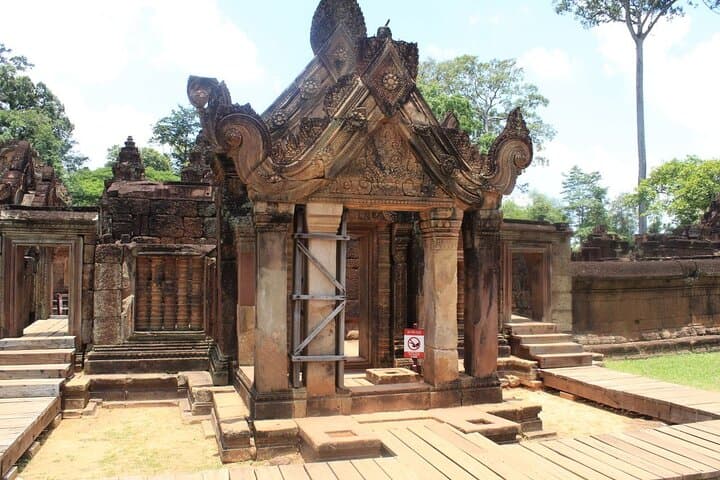 Private Banteay Srei & 4-Temples Guided Tour from Siem Reap photo 4