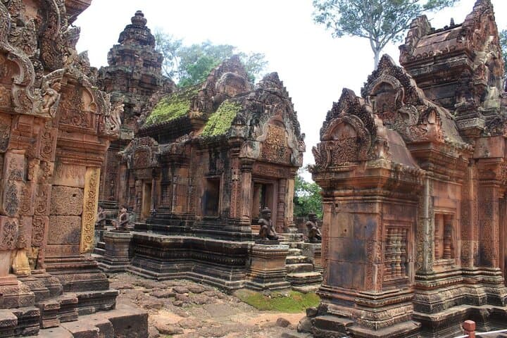 Private Banteay Srei & 4-Temples Guided Tour from Siem Reap photo 6
