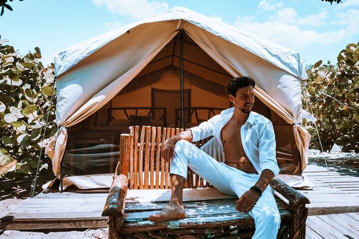 2-Day Private Tour to Bahía de las Águilas with Glamping at Cueva de las Águilas