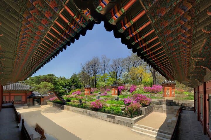 Full-Day Private Seoul Tour: Gyeongbokgung, Insadong & Namsangol Hanok Village photo 5