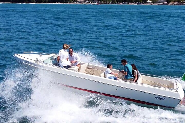 Private Boat Tour and Wine Tasting in Lazise: Lake Garda Cruise to Punta San Vigilio