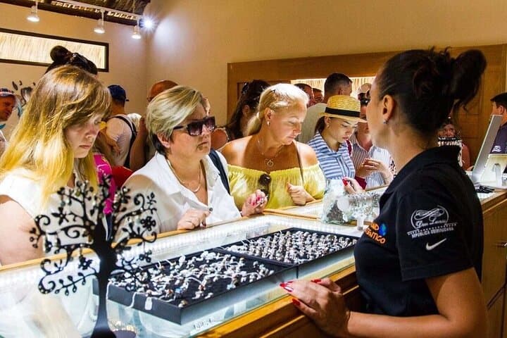 Punta Cana Souvenir Tour: Rum, Cigars, Coffee & Chocolate Tasting photo 2