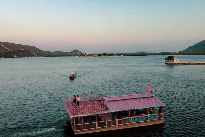 Private Lake Pichola Boat and E‑Bike Heritage Tour in Udaipur photo 2