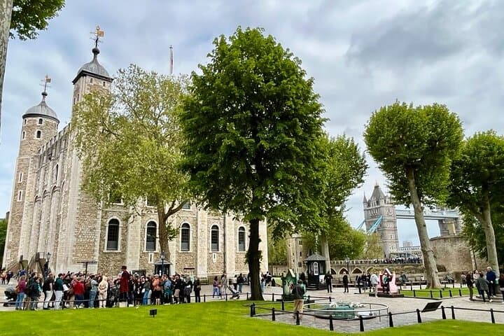 Tower of London Private Family Tour: Skip-the-Line Guide to Crown Jewels and Wall Walk photo 6