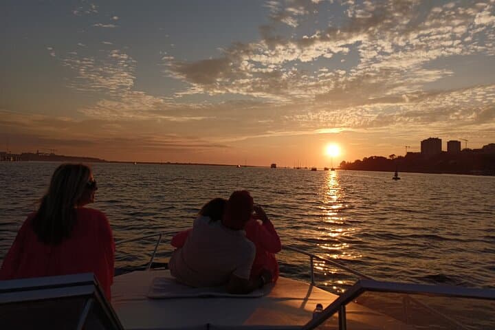 Private Douro River Boat Tour (1h30) — Porto Sunset Option & Ribeira Views