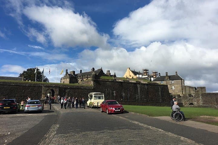 Private Luxury Day Tour from Glasgow: Stirling Castle, Falkirk Wheel, Kelpies & Distillery photo 1