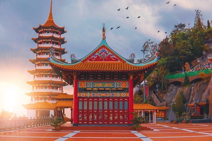 Genting Highlands Day Trip with Batu Caves: Cable Car, Cave Temples & Strawberry Farm photo 3