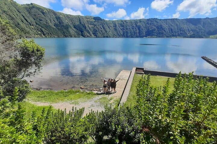 Sete Cidades Crater: Full-Day Exploration of Lagoa Azul, Lagoa Verde & Vista do Rei photo 4