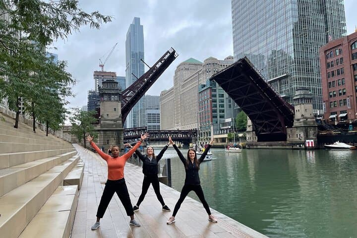 Chicago River Yoga Walk: Sunrise Riverwalk Yoga and Architectural Tour photo 2