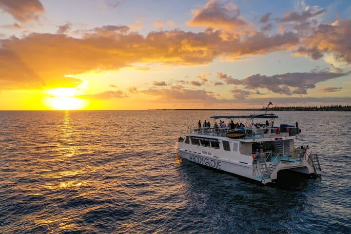 Kealakekua Bay Dinner Cruise: Kona Sunset Sail to Captain Cook Monument photo 2