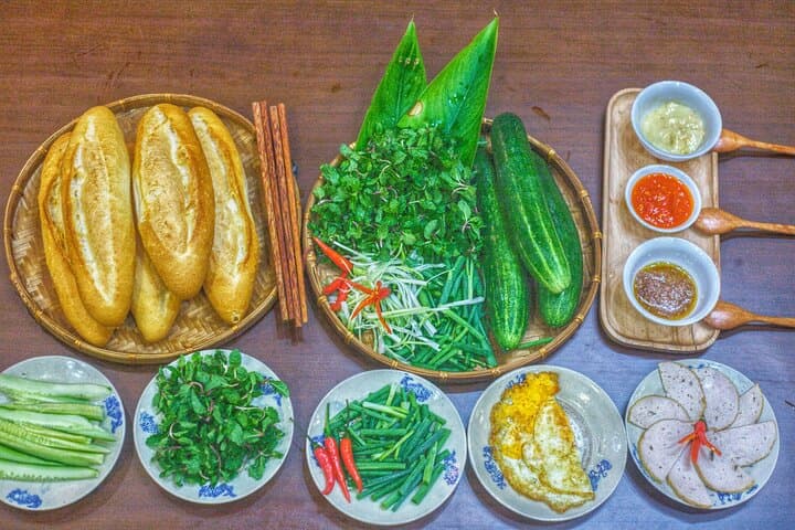 Hoi An Food Lover Walking Tour: Street Food, Lanterns & Historic Alleys photo 2
