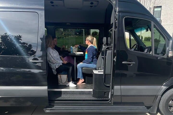 Nashville Airport Private Transfer for Groups (6–13) — BNA Chauffeur Service photo 6