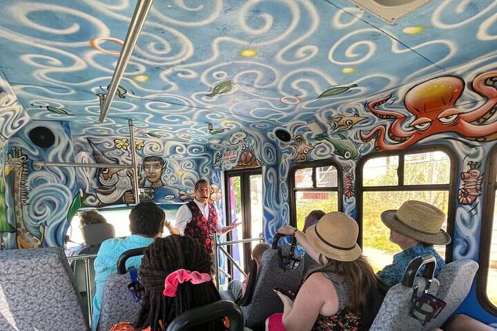 Seattle Street Murals Bus Tour — Henry's Art, Pubs & Waterfront Gallery photo 5