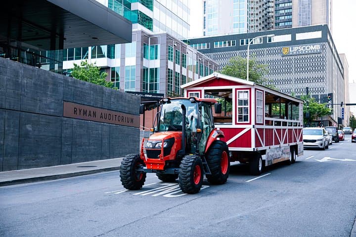 Nashville Hayride: Open-Air Tractor Sightseeing Tour Through The Gulch & Downtown photo 3