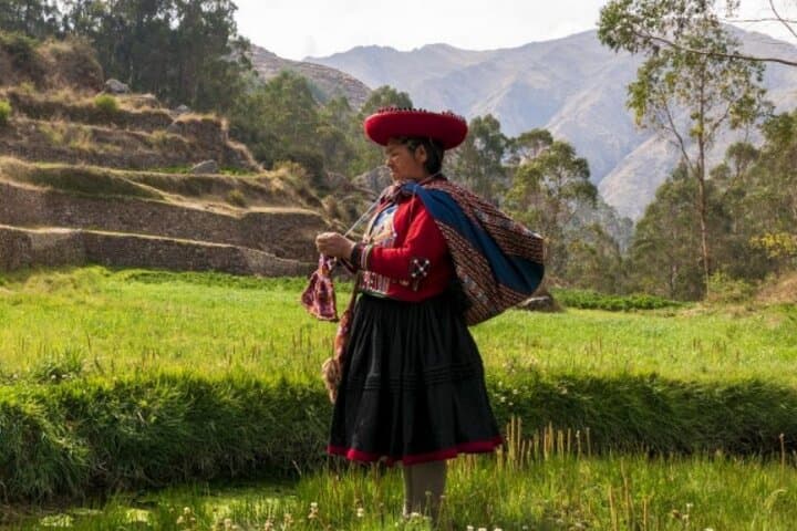 Sacred Valley Weaving and Inca Terraces: Kuper Bajo, Chinchero & Moray Day Tour
