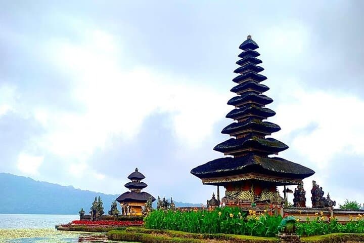 Bali Iconic Tour: Beratan Temple, Jatiluwih Rice Terraces & Leke-Leke Waterfall