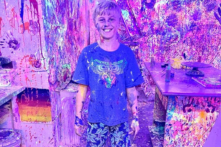 Splatter Art Paint Studio Experience in Honolulu: Throw Paint, Make Art, Have Fun photo 5