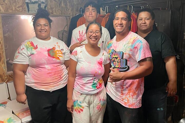 Splatter Art Paint Studio Experience in Honolulu: Throw Paint, Make Art, Have Fun photo 4