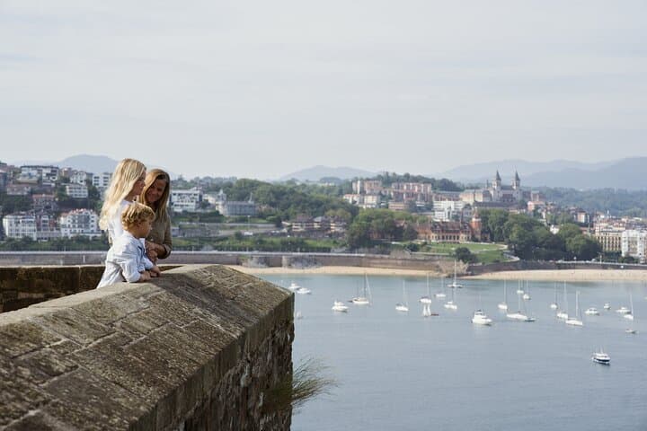 Private Family Photo Walk on Mount Urgull — San Sebastián photo 4