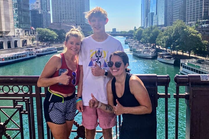 Chicago River Yoga Walk: Sunrise Riverwalk Yoga and Architectural Tour photo 4