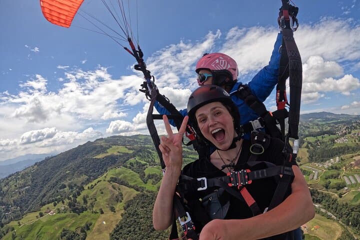 Paragliding Above Medellín: Tandem Flights Over the Aburrá Valley
