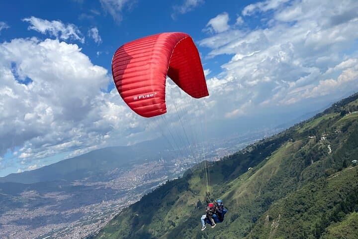 Paragliding Above Medellín: Tandem Flights Over the Aburrá Valley photo 3