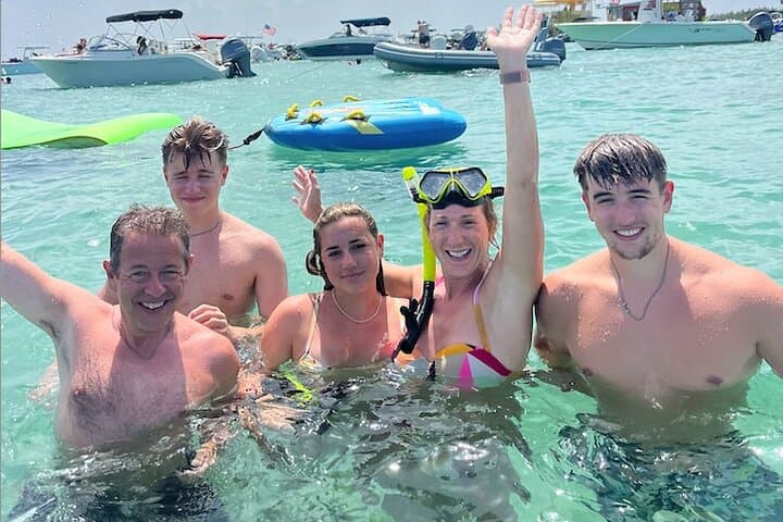 Luxury Yacht Cruise on Biscayne Bay: Sandbars, Skyline, and Miami Marine Life photo 5