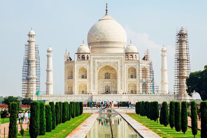 Same-Day Taj Mahal Private Driver Tour From Delhi to Agra