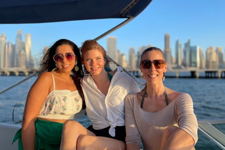 Dubai Sunset Yacht Cruise: Marina, Bluewaters & Burj Al Arab
