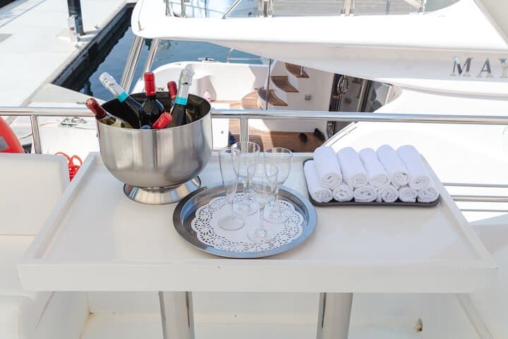 Dubai Sunset Yacht Cruise: Marina, Bluewaters & Burj Al Arab photo 3