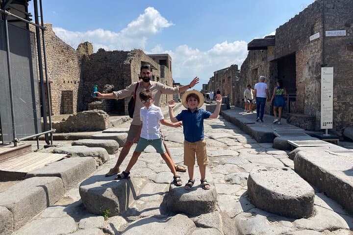 Pompei Adventure: Family-Friendly Guided Tour of Ancient Pompeii photo 3