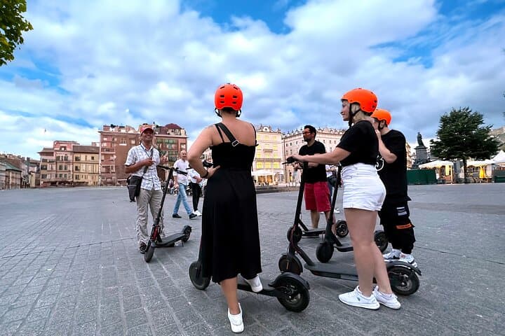Gdańsk Shipyard Electric Scooter Tour — 90-Min Guided Urban History Cruise photo 4