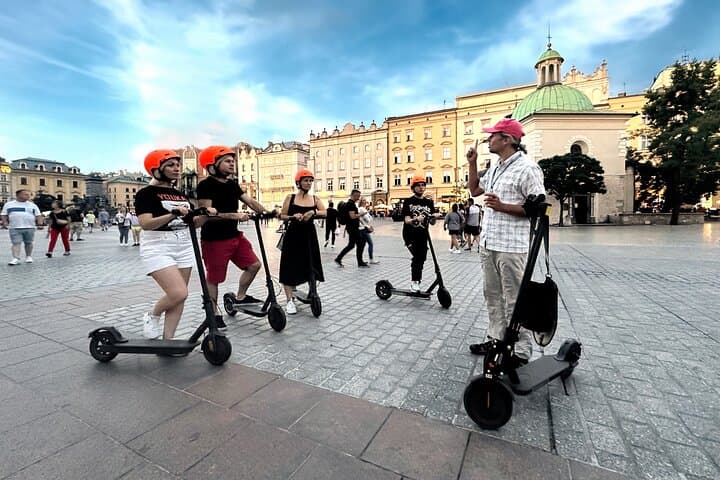 Gdańsk Shipyard Electric Scooter Tour — 90-Min Guided Urban History Cruise photo 2