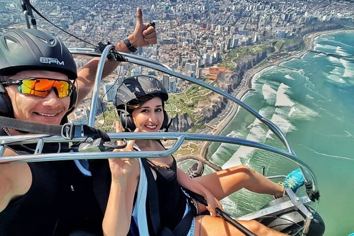 Soaring Miraflores: Tandem Paragliding Over Lima's Costa Verde