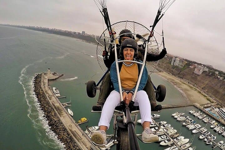 Soaring Miraflores: Tandem Paragliding Over Lima's Costa Verde photo 3