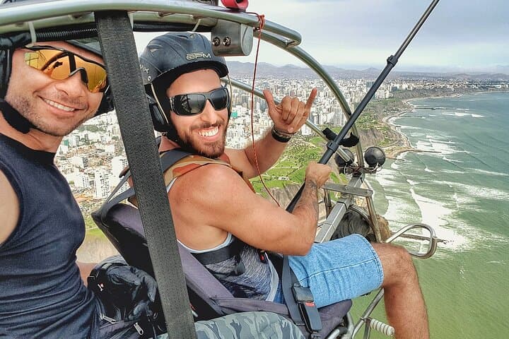 Soaring Miraflores: Tandem Paragliding Over Lima's Costa Verde photo 4