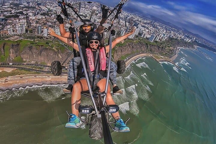 Soaring Miraflores: Tandem Paragliding Over Lima's Costa Verde photo 5